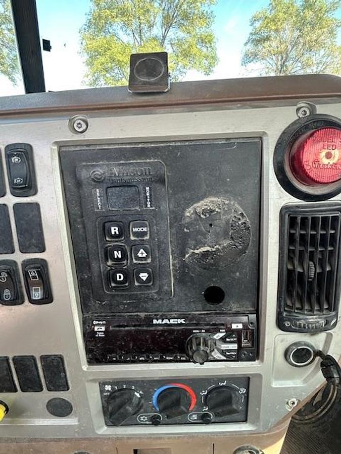 Used 2016 MACK GU700