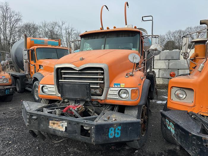 Used 2005 MACK CV713