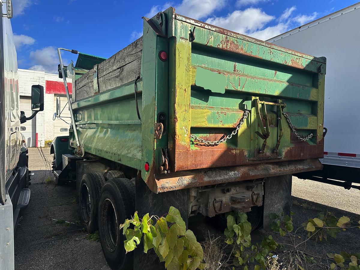 Used 2004 KENWORTH T300