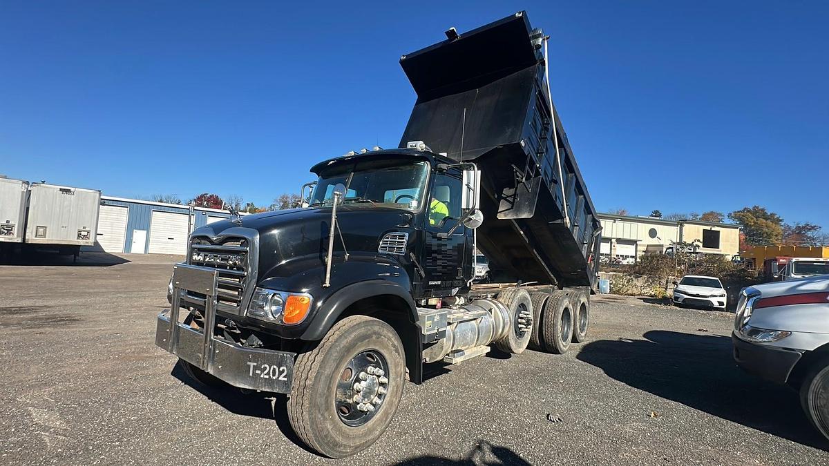 Used 2006 MACK Granite CV713
