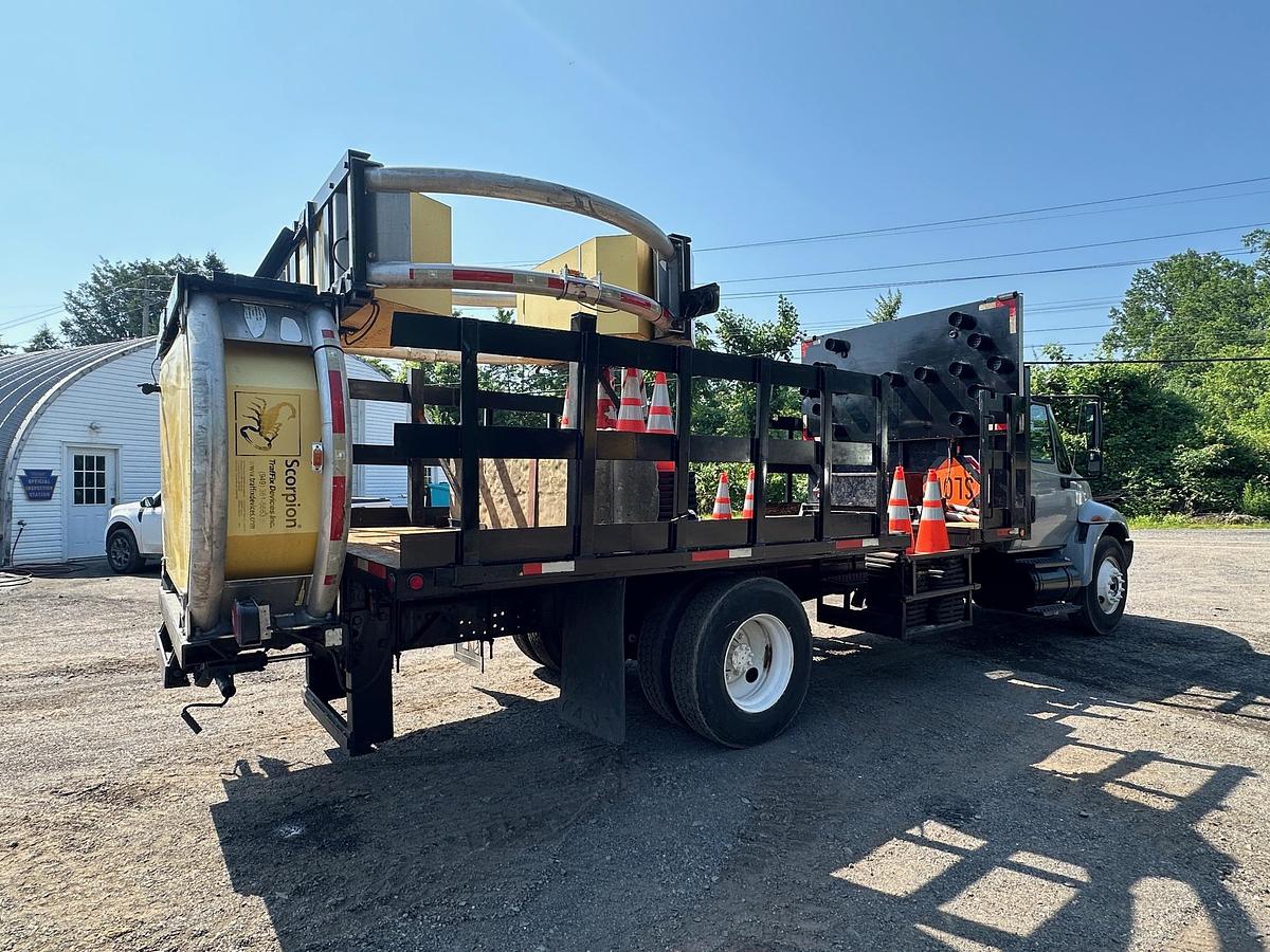 Used 2004 INTERNATIONAL 4300 Attenuator Truck