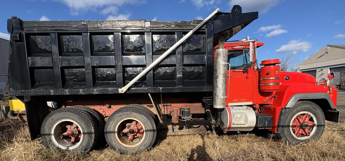 Used 1993 MACK RD6888SX