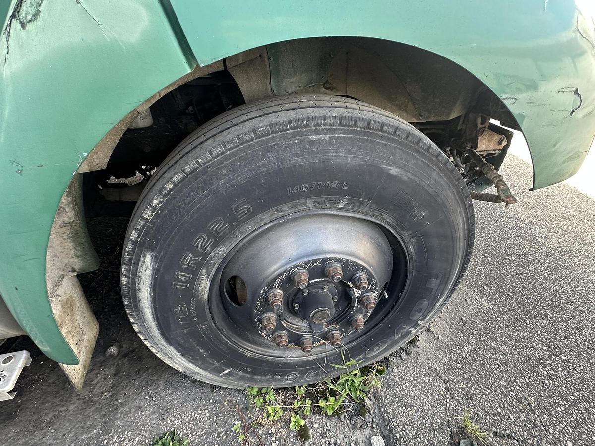 Used 2004 KENWORTH T300