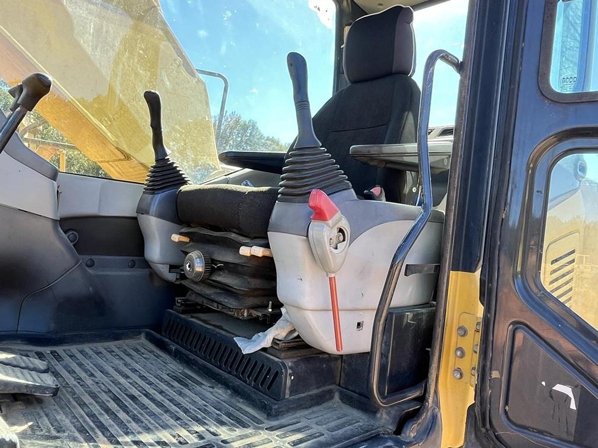 Used 2005 KOMATSU PC 200 LC-7L