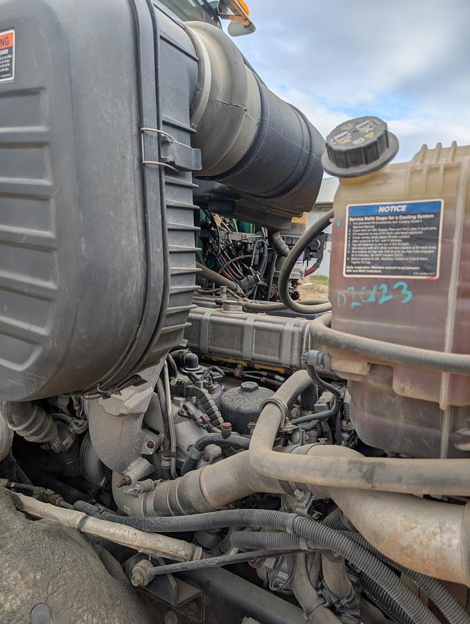 Used 2016 CATERPILLAR CT660S