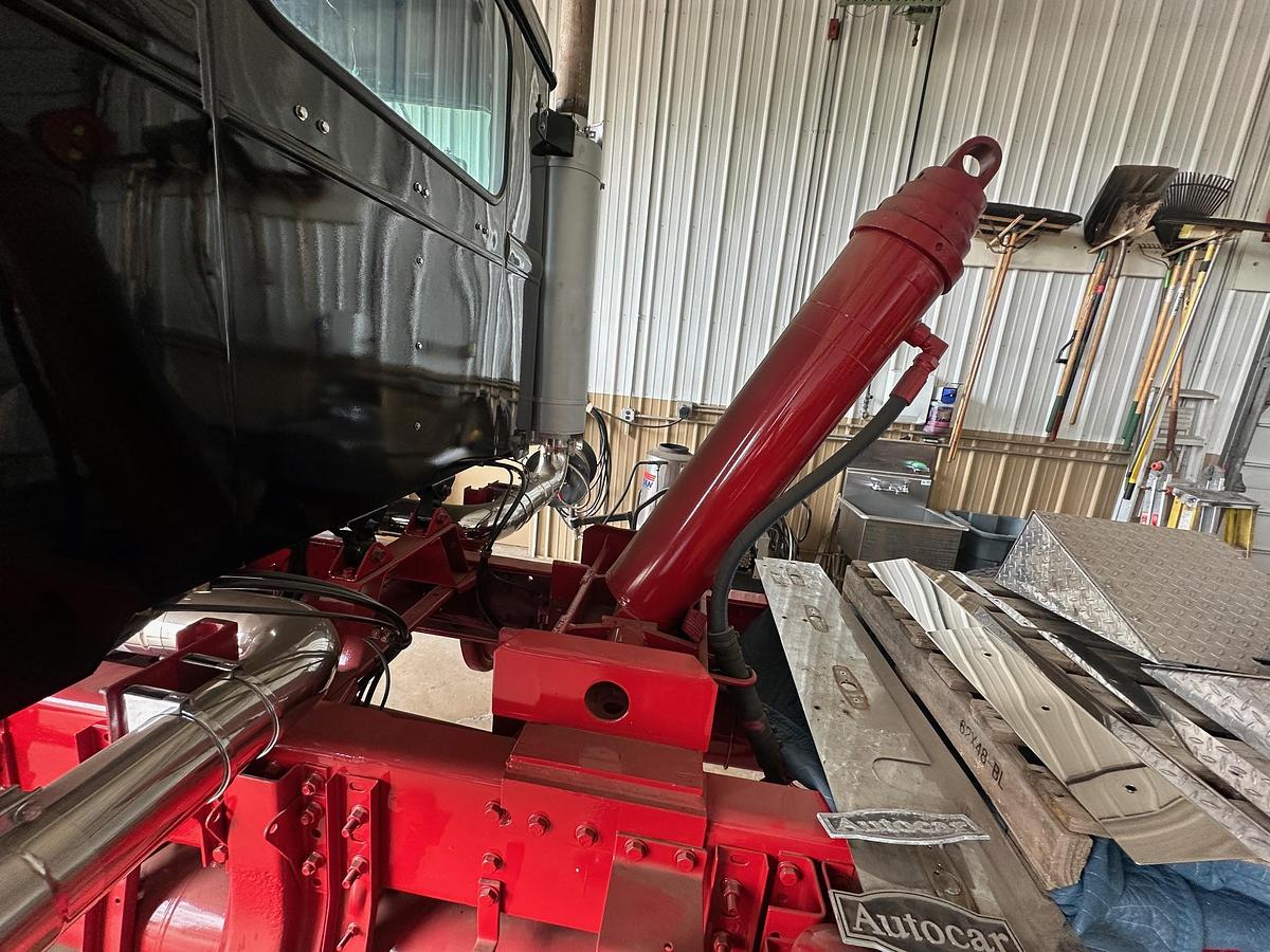 Used 1997 AUTOCAR DK6 Tilt Nose