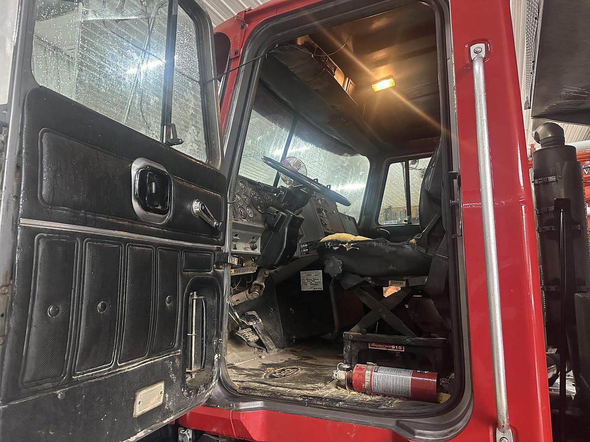 Used 1999 MACK CL713