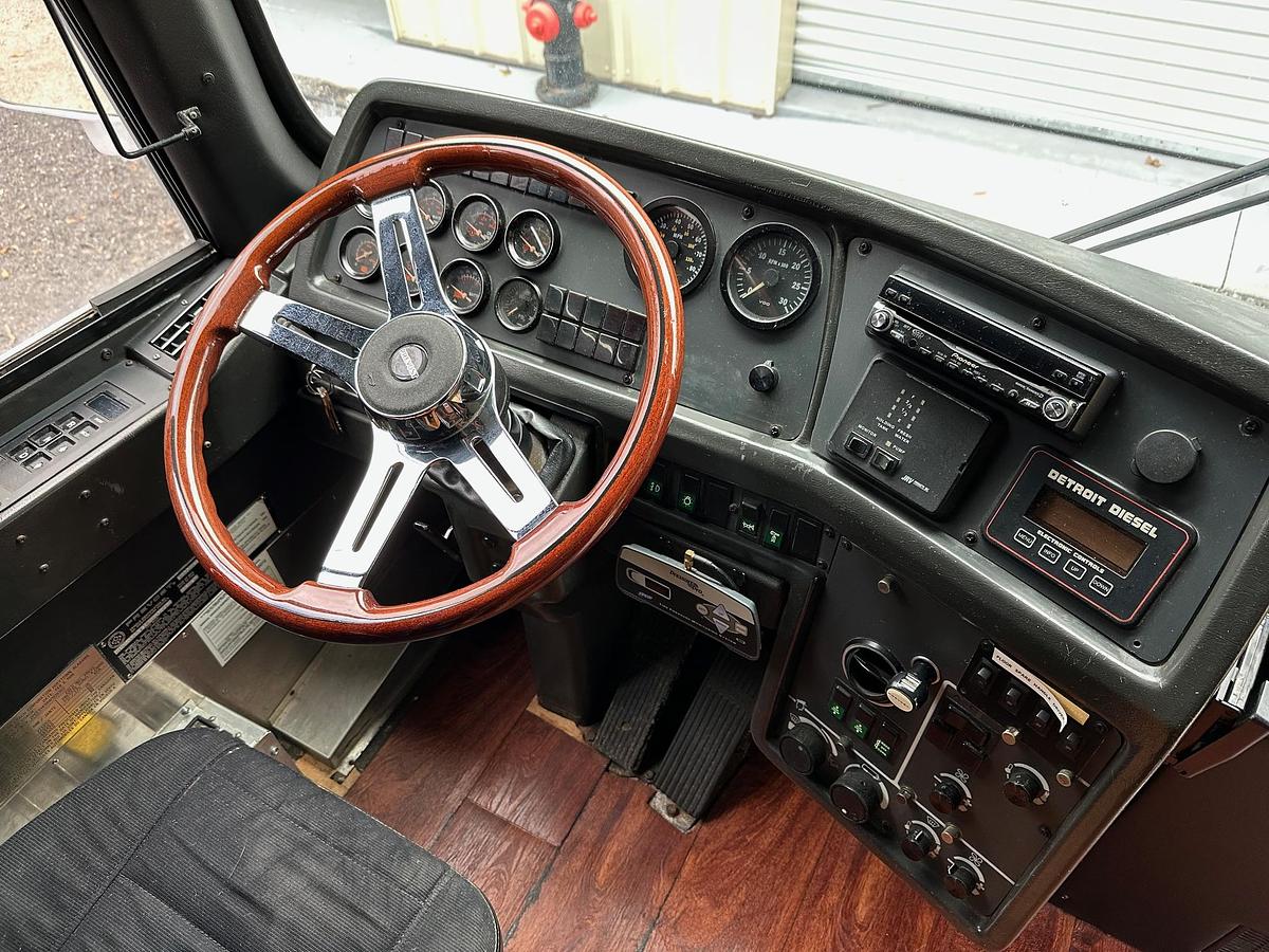 Used 1998 PREVOST XL 45' Executive Coach