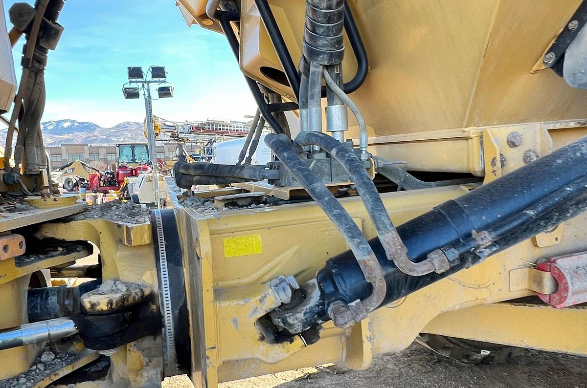 Used 2015 CATERPILLAR 740B