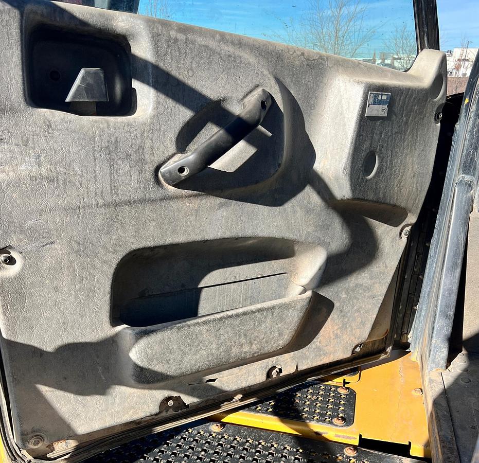 Used 2012 CATERPILLAR 740