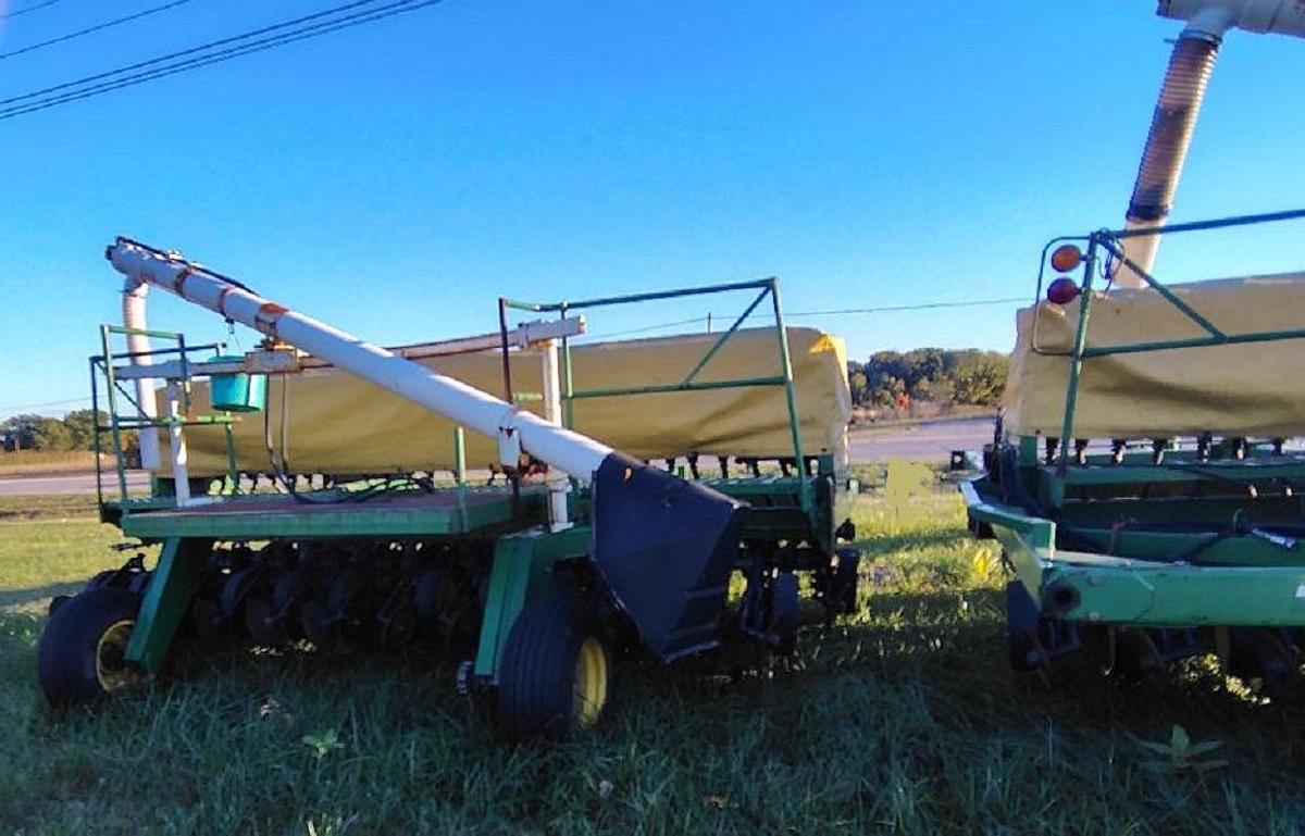 Used 1992 JOHN DEERE 750 Grain Drills