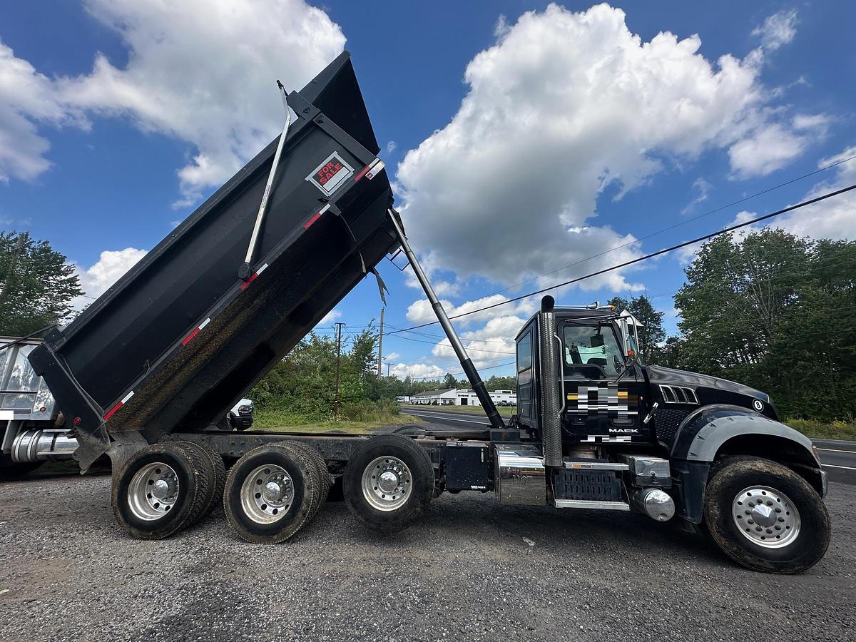 Used 2012 MACK Granite GU713