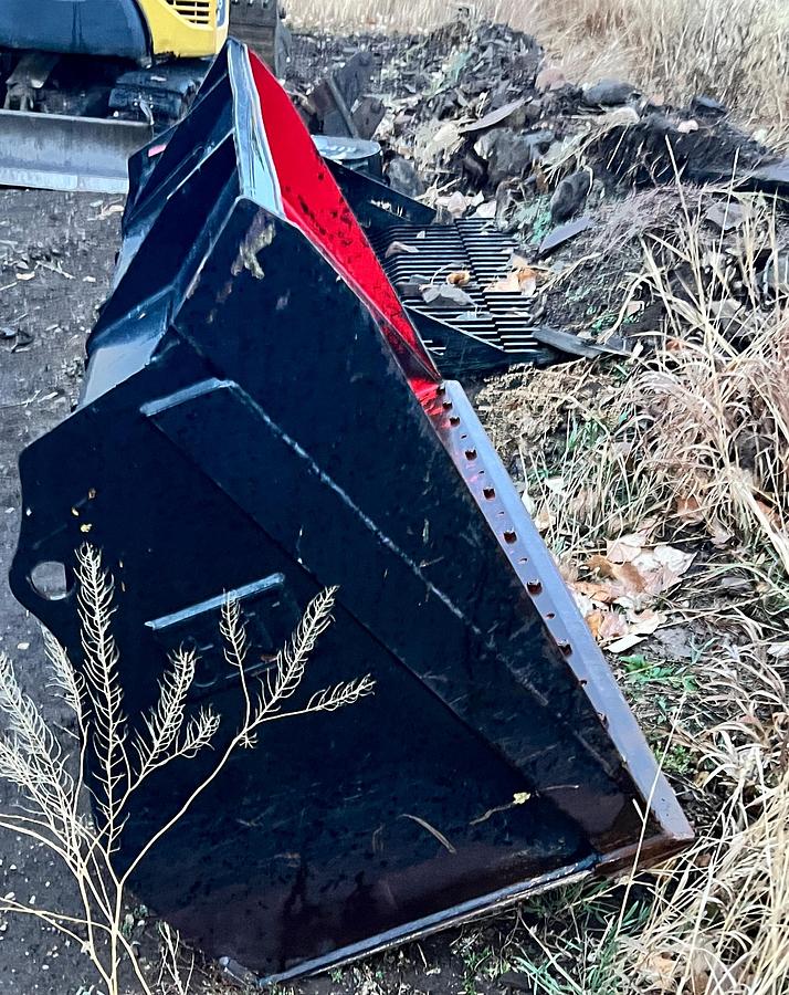 Used 2016 CATERPILLAR 907M