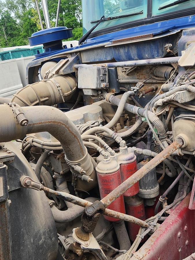 Used 2001 MACK DM690S Conveyor