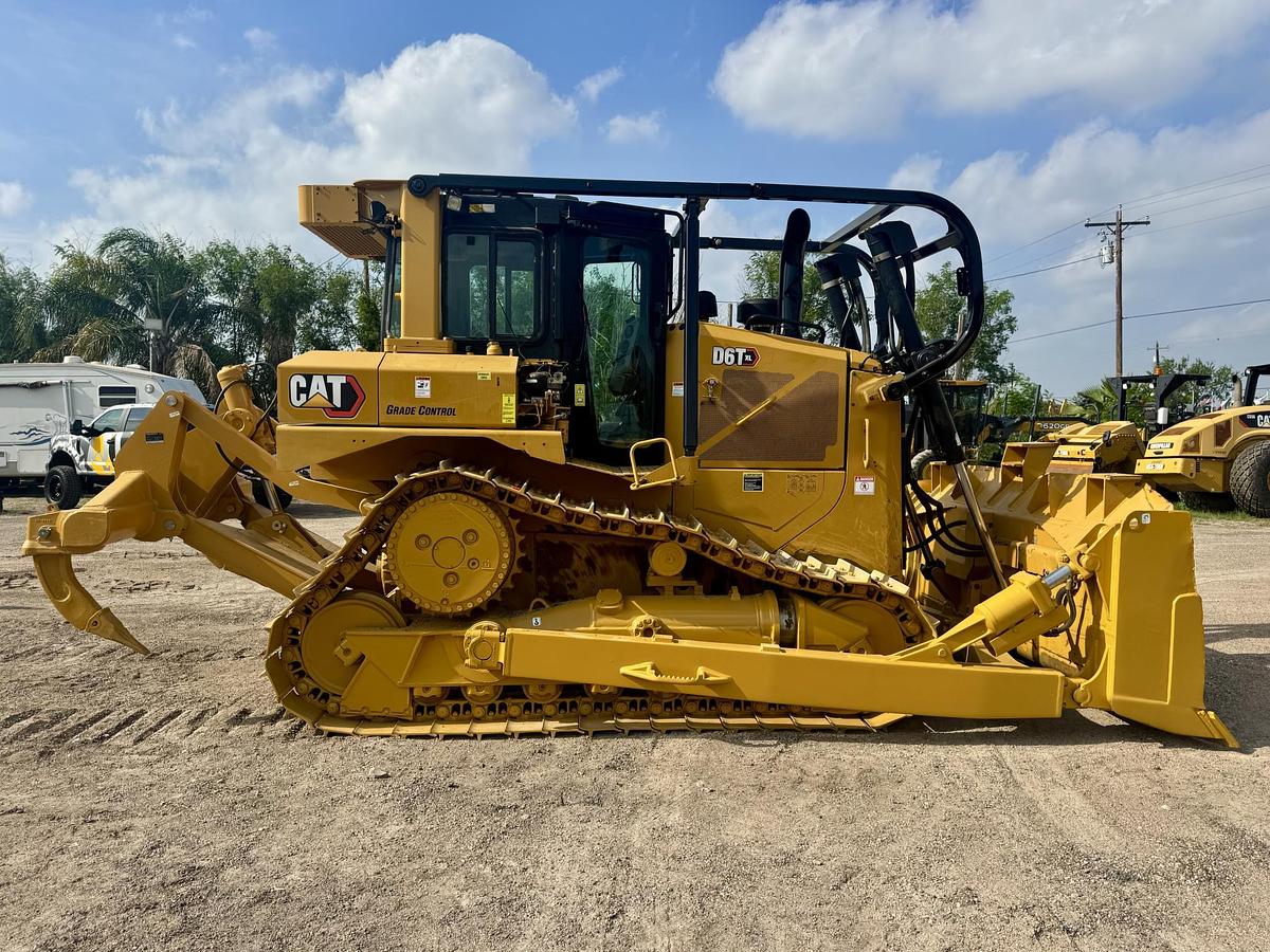 Used 2018 CATERPILLAR D6T XL