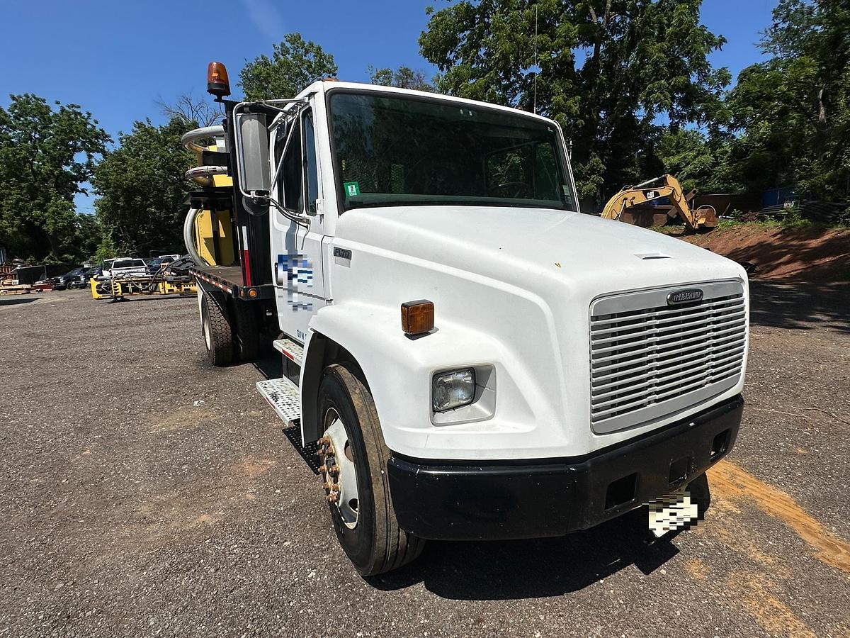 Used 2003 FREIGHTLINER FL70