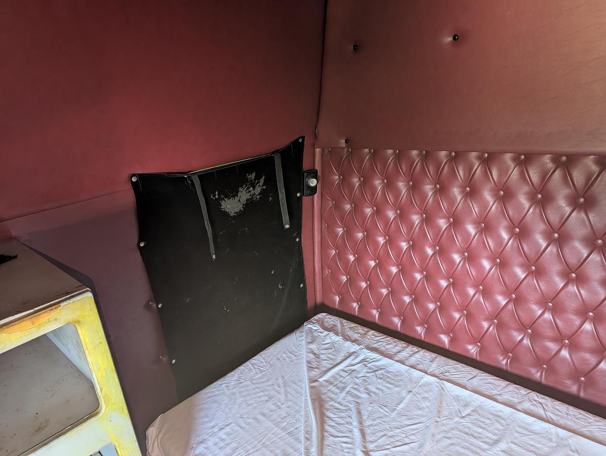 Used 2004 WESTERN STAR 4900