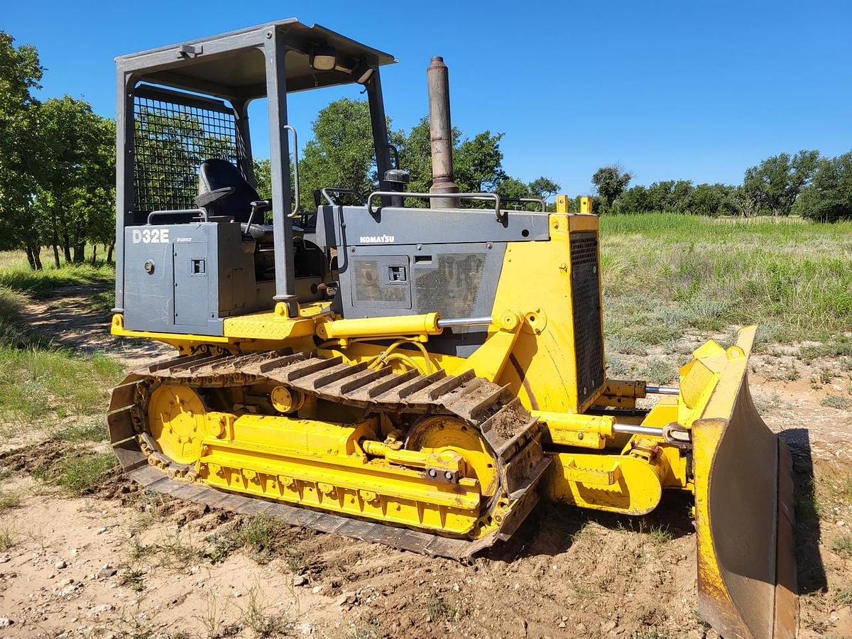 Used 2002 KOMATSU D32E