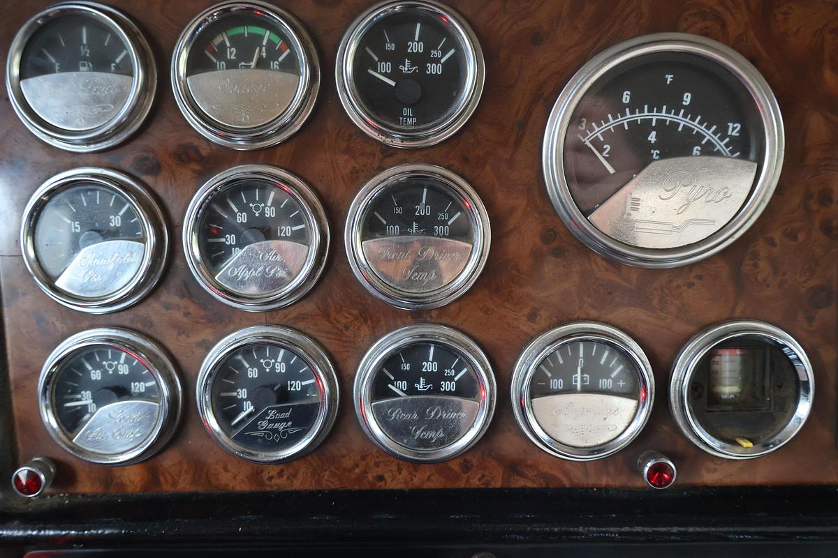 Used 2001 PETERBILT 379