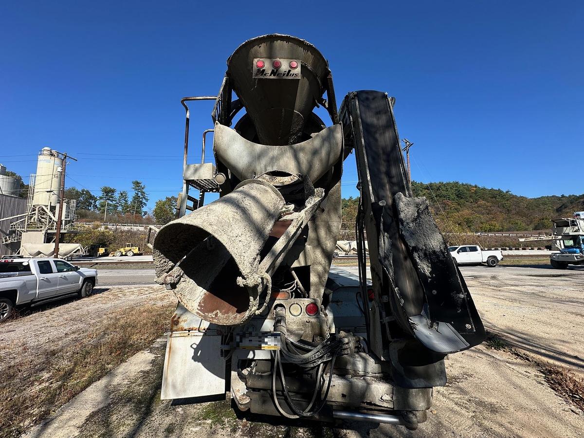 Used 2000 MACK DM690S Conveyor