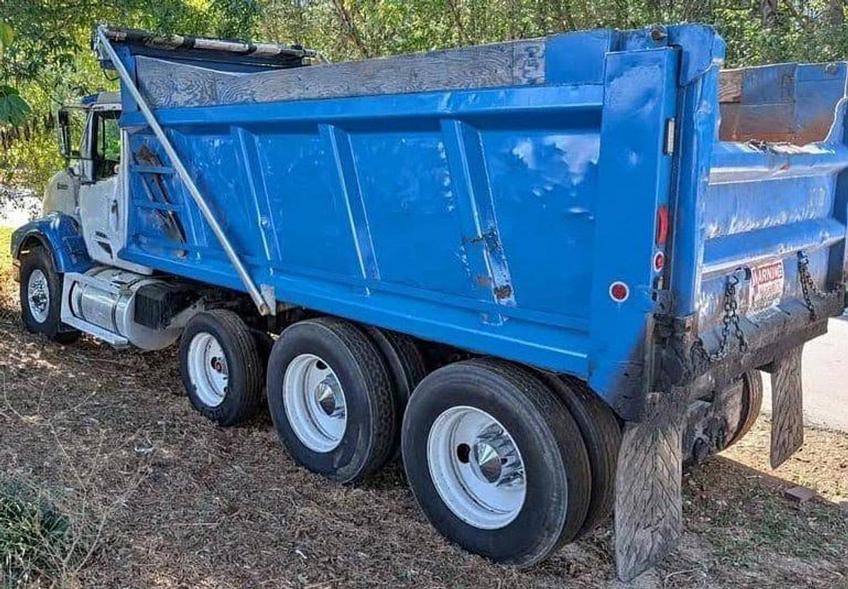 Used 1996 INTERNATIONAL 9400 Tri Axle