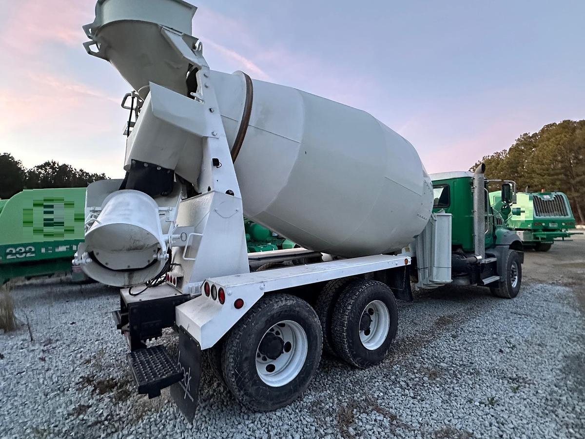 Used 2019 MACK GR64B Rear Mixer