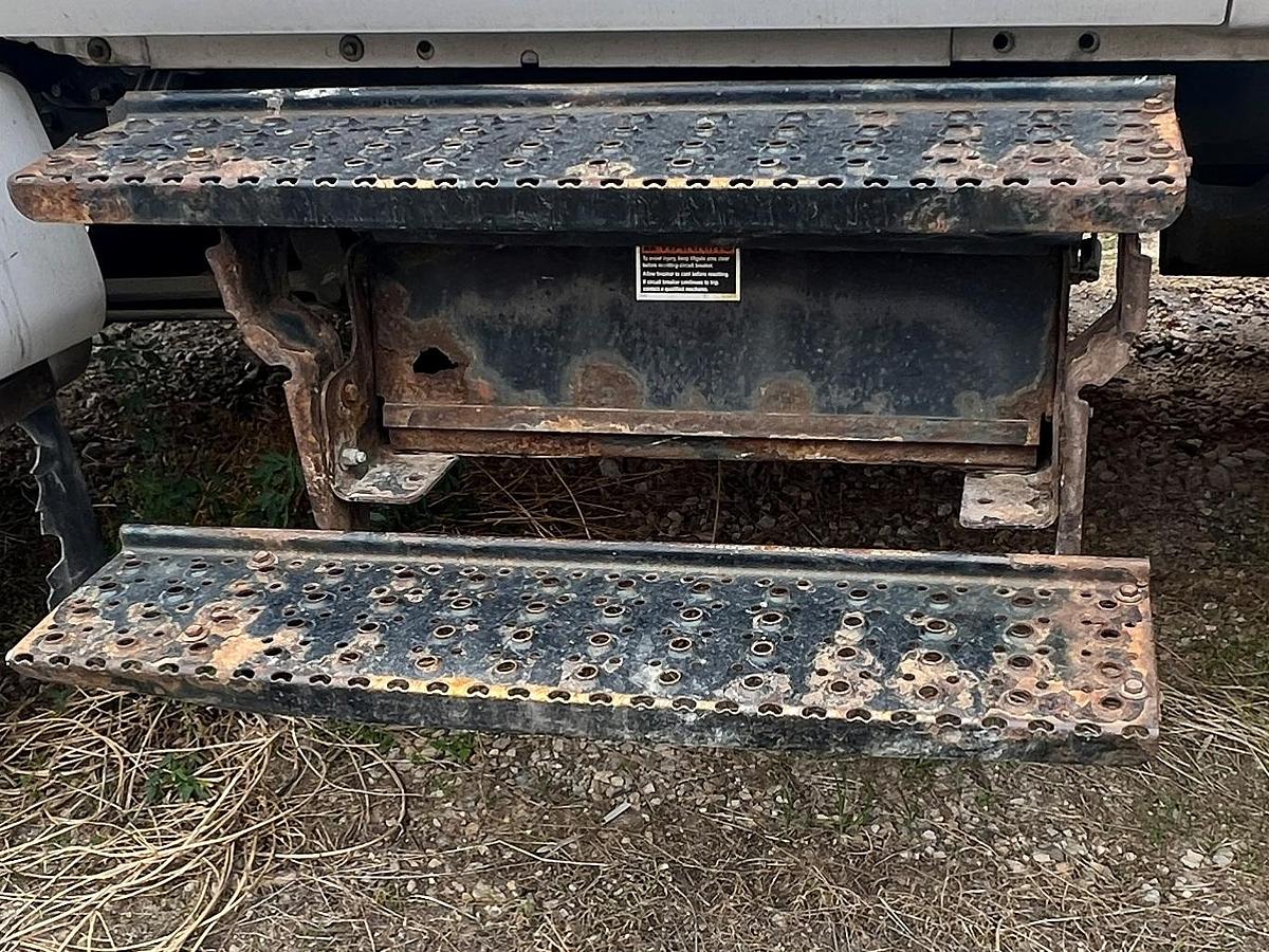 Used 2004 FORD F650 SD