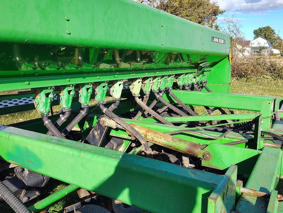 Used 1987 JOHN DEERE 750 Grain Drill
