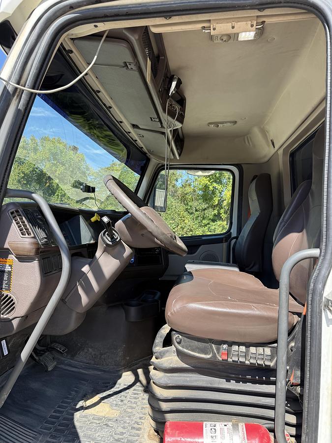 Used 2016 VOLVO VHDNC64RN