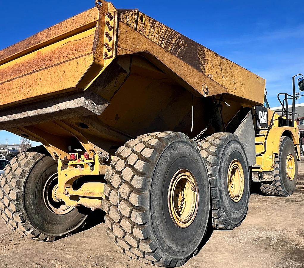 Used 2015 CATERPILLAR 740B