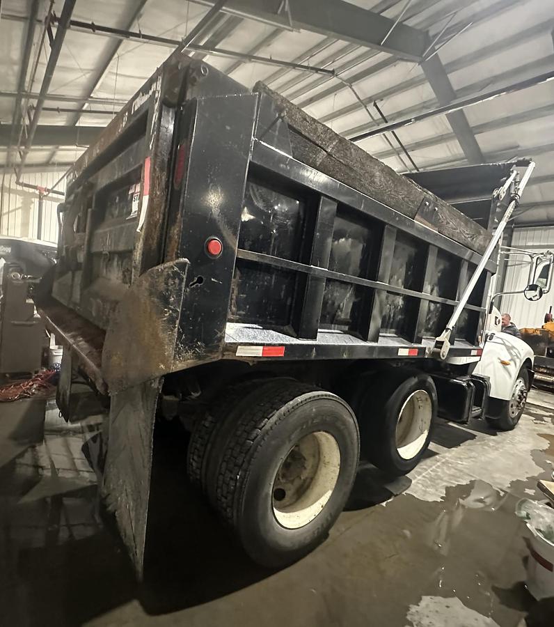 Used 2005 PETERBILT 335