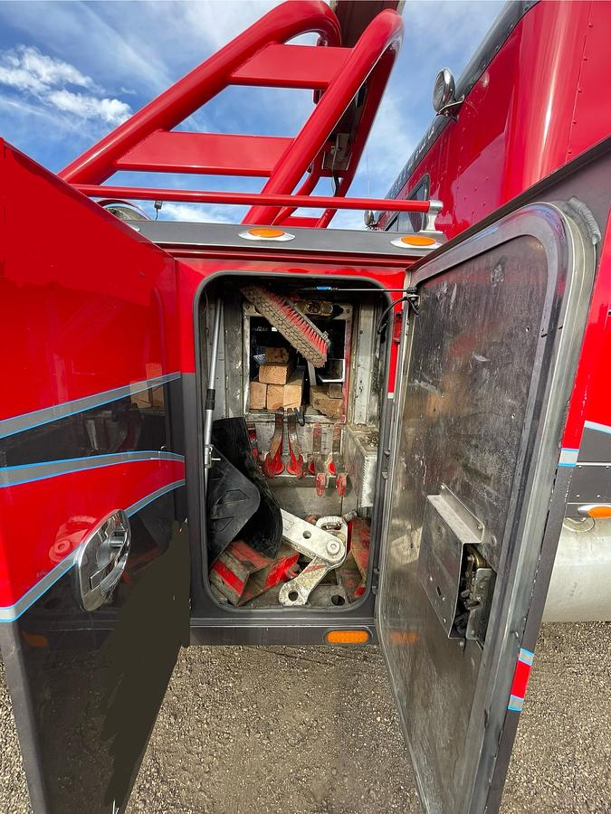 Used 2012 PETERBILT 389