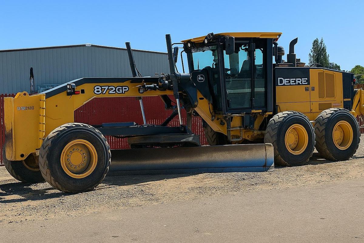 Used 2010 DEERE 872GP