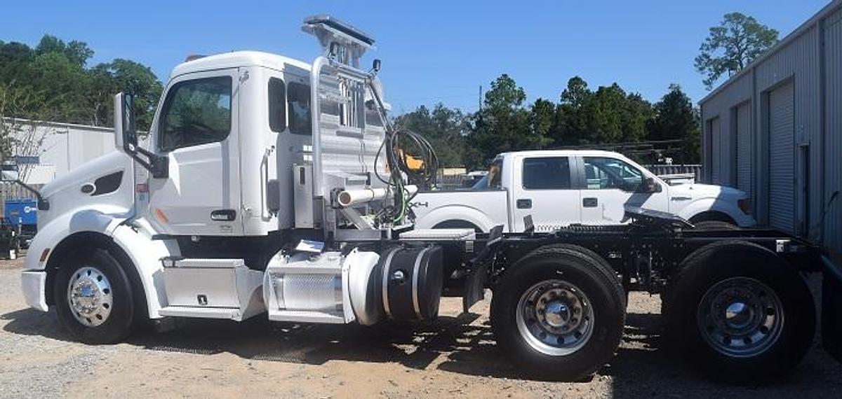 Used 2022 PETERBILT 579
