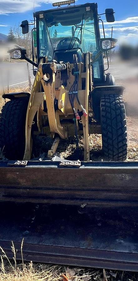 Used 2016 CATERPILLAR 907M