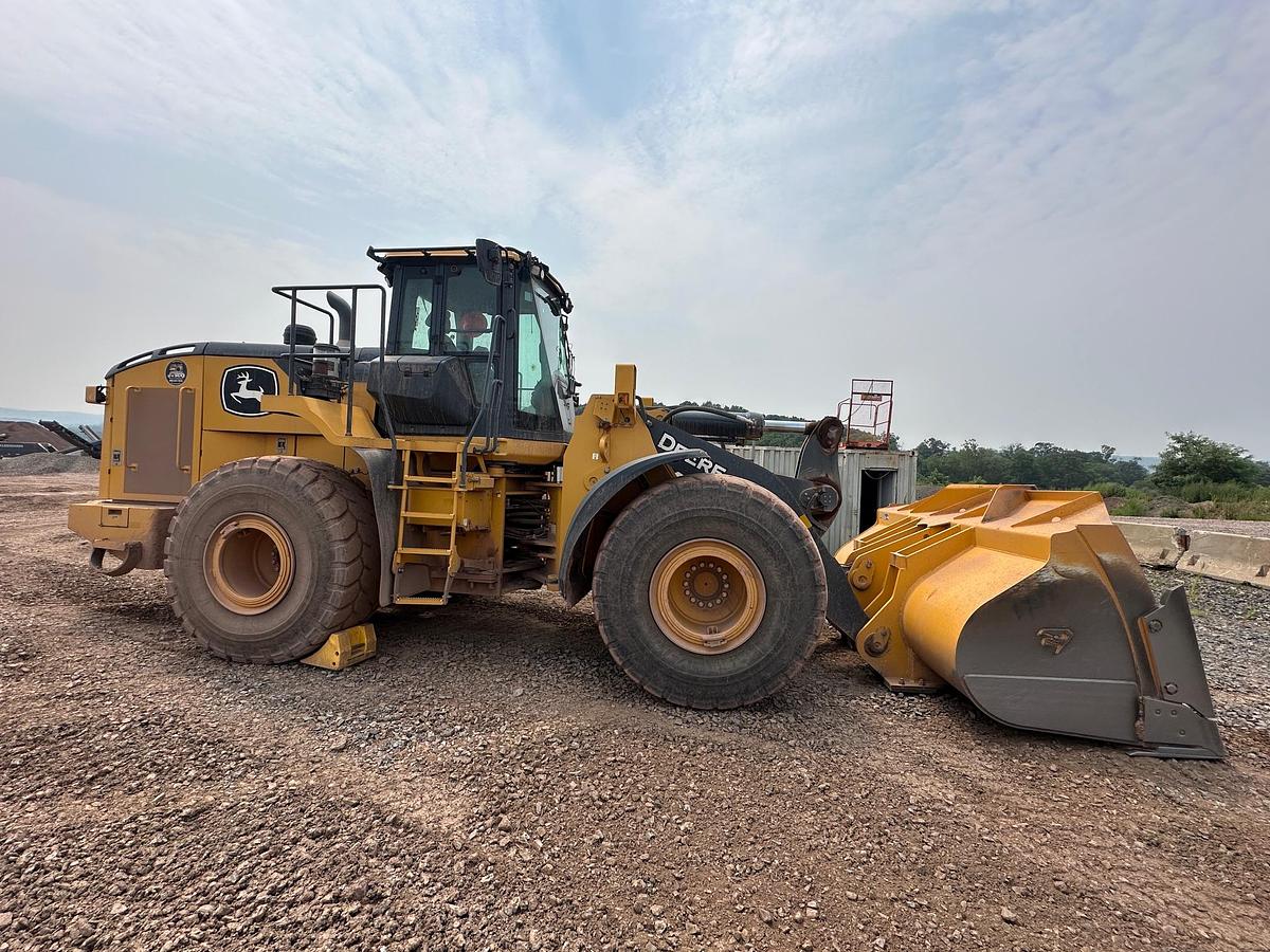 Used 2020 DEERE 744L