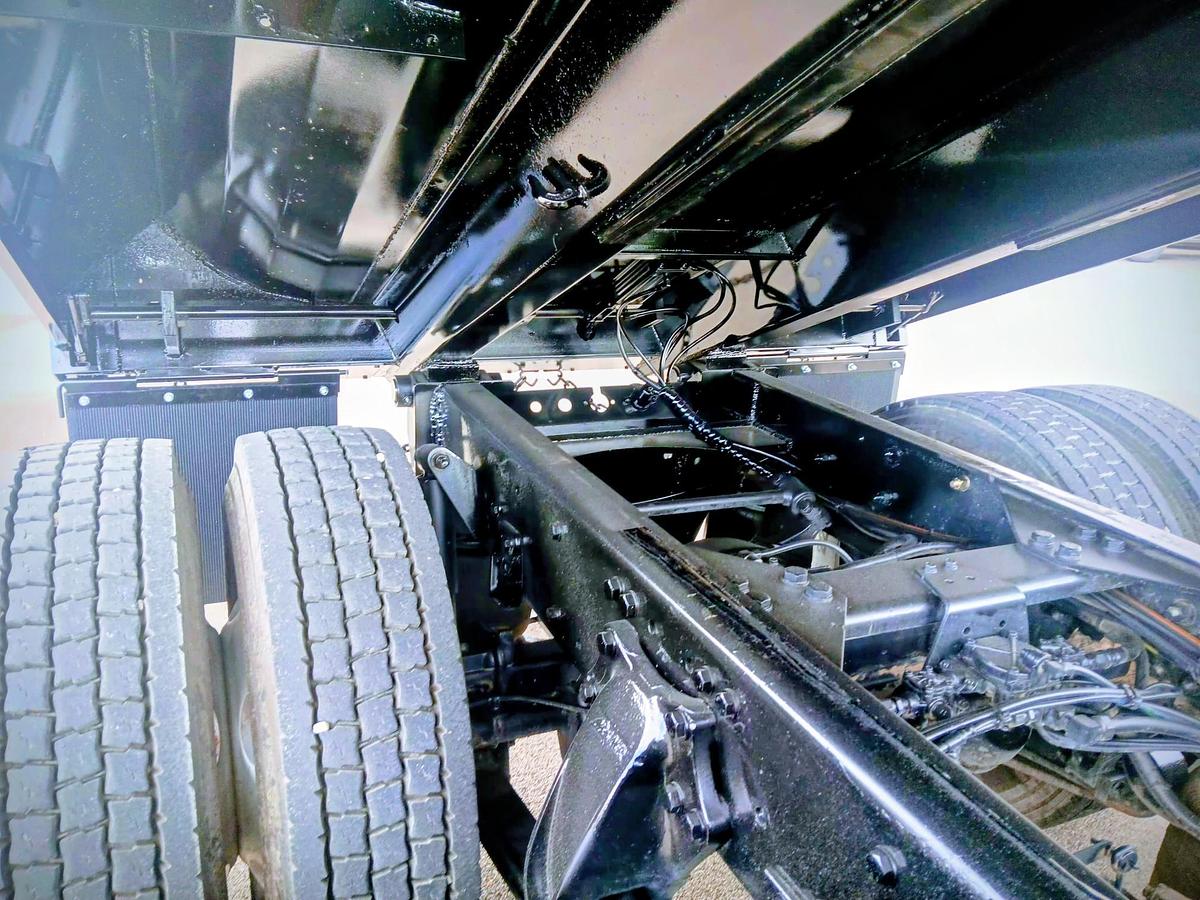 Used 2001 FREIGHTLINER FL 112