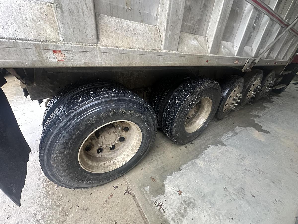 Used 1999 MACK CL713