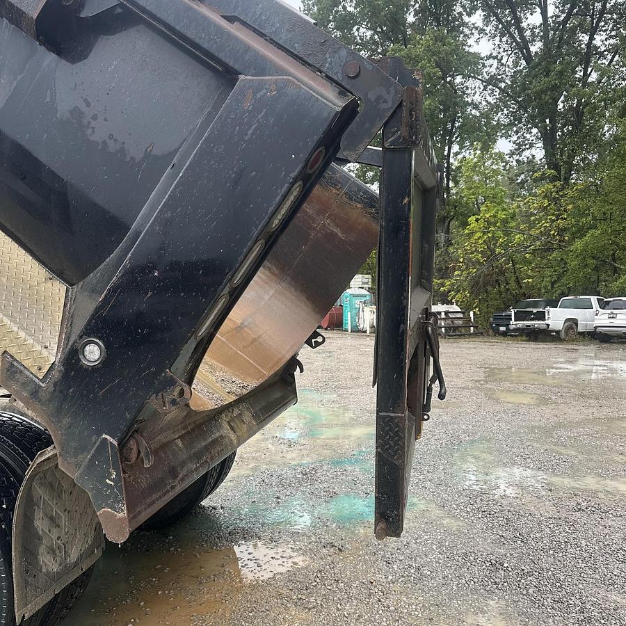 Used 2018 MACK Granite GU713