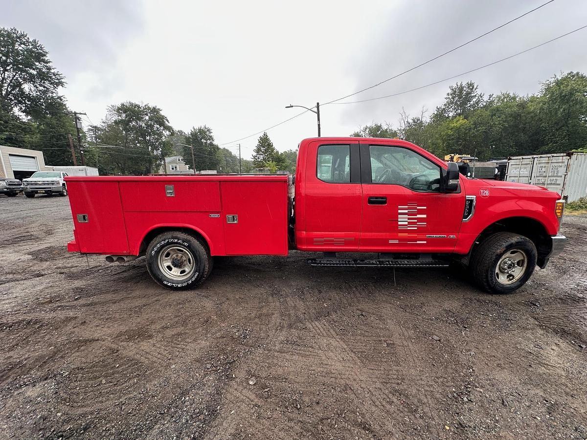 Used 2017 FORD F350 XL Service Truck