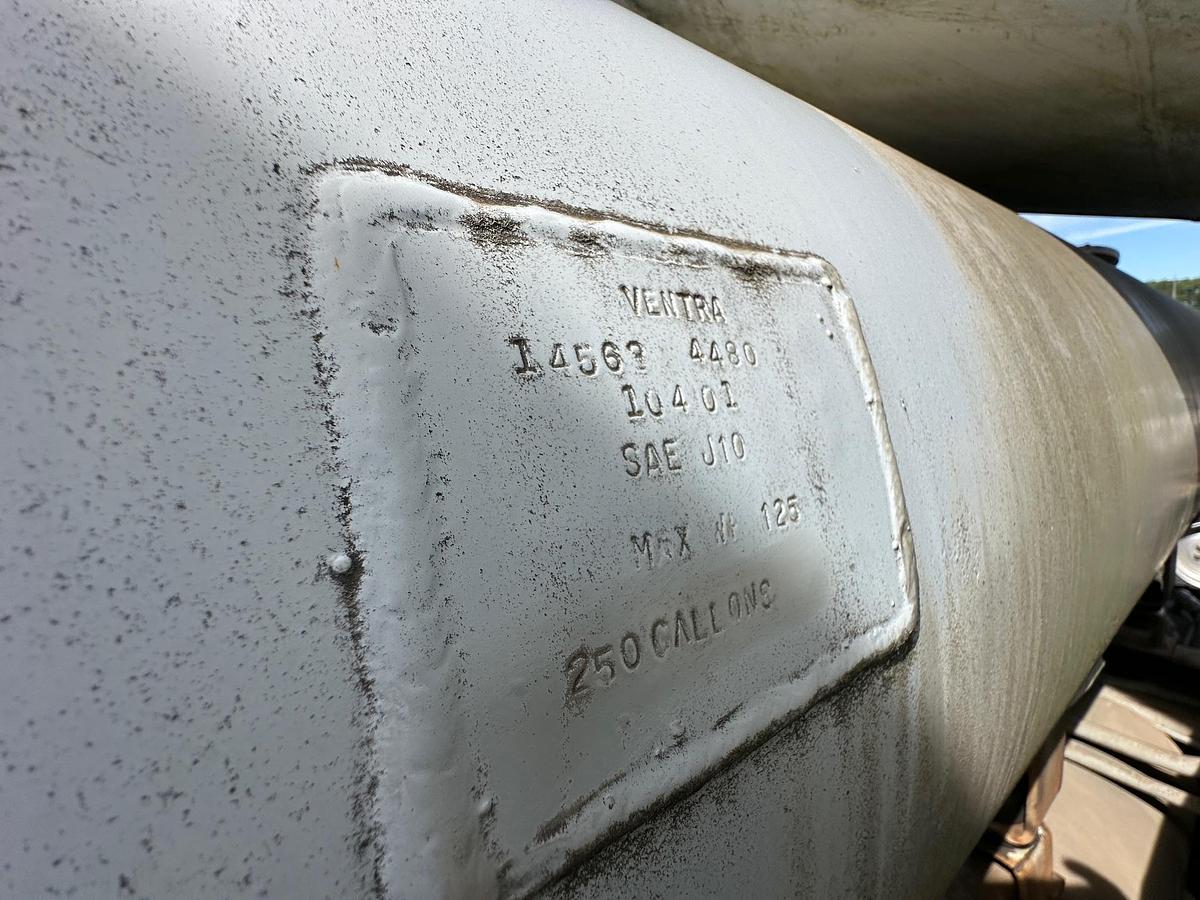 Used 1997 ADVANCE Front Discharge Mixer