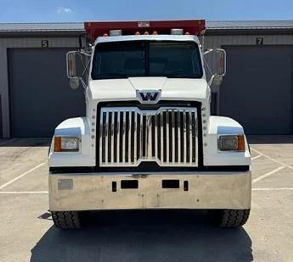 Used 2013 WESTERN STAR 4700