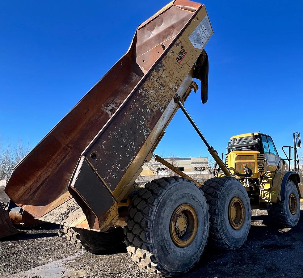 Used 2012 CATERPILLAR 740