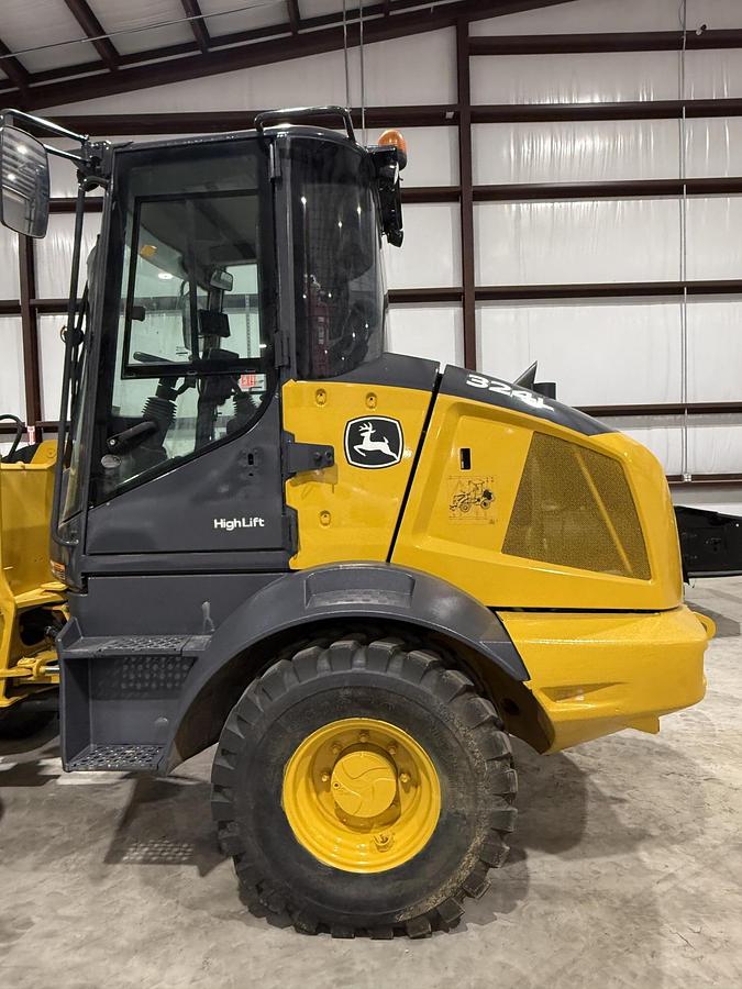 Used 2022 DEERE 324L
