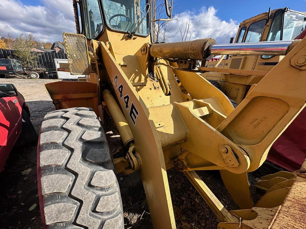 Used 1992 DEERE 444E