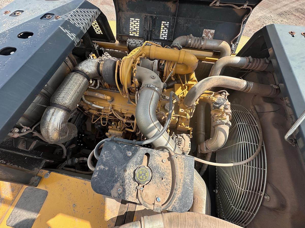 Used 2018 DEERE 380G LC