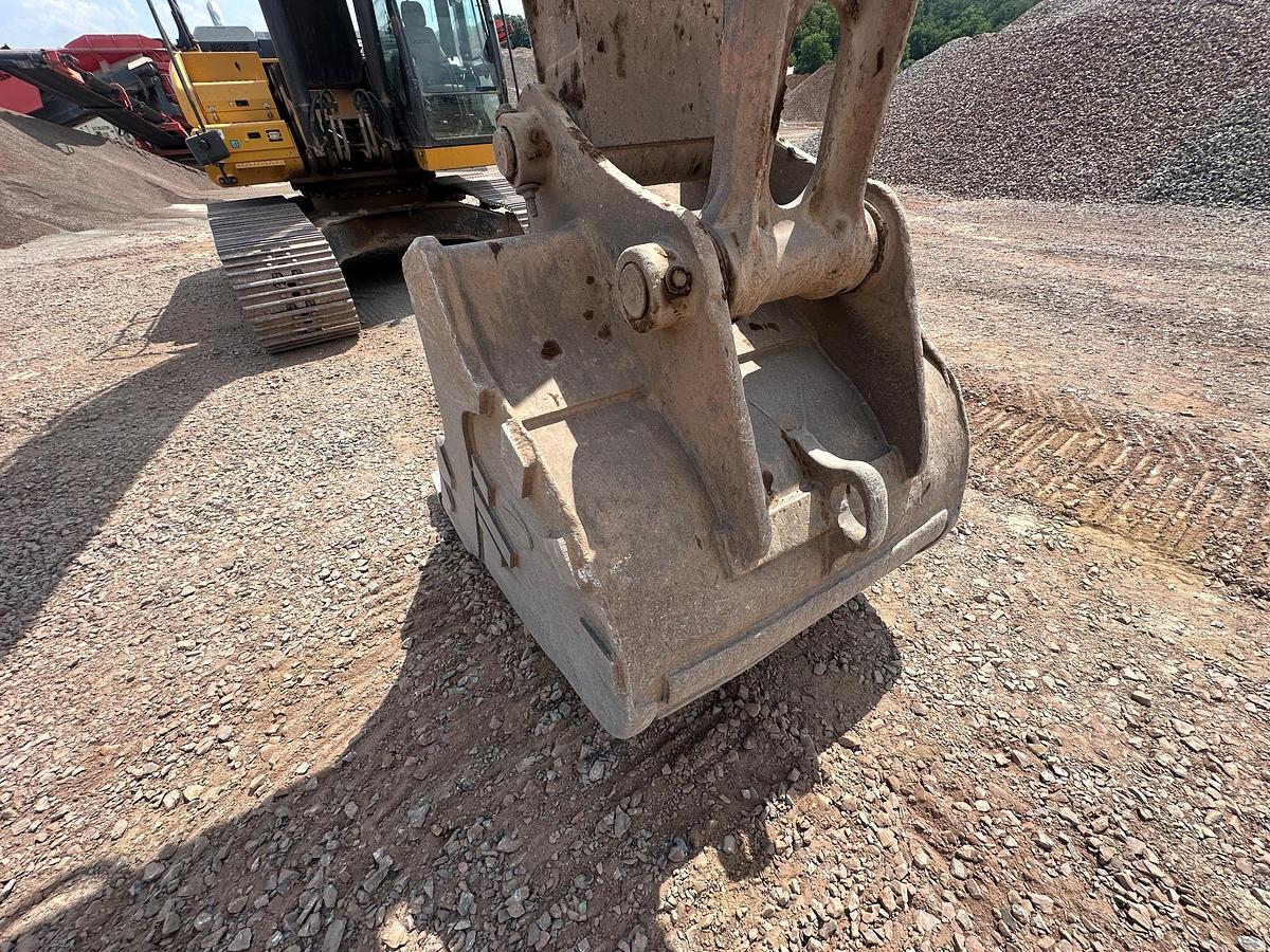 Used 2018 DEERE 380G LC