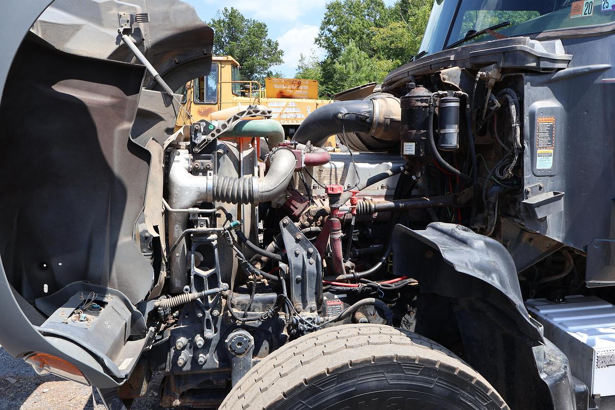 Used 2009 MACK Granite GU713