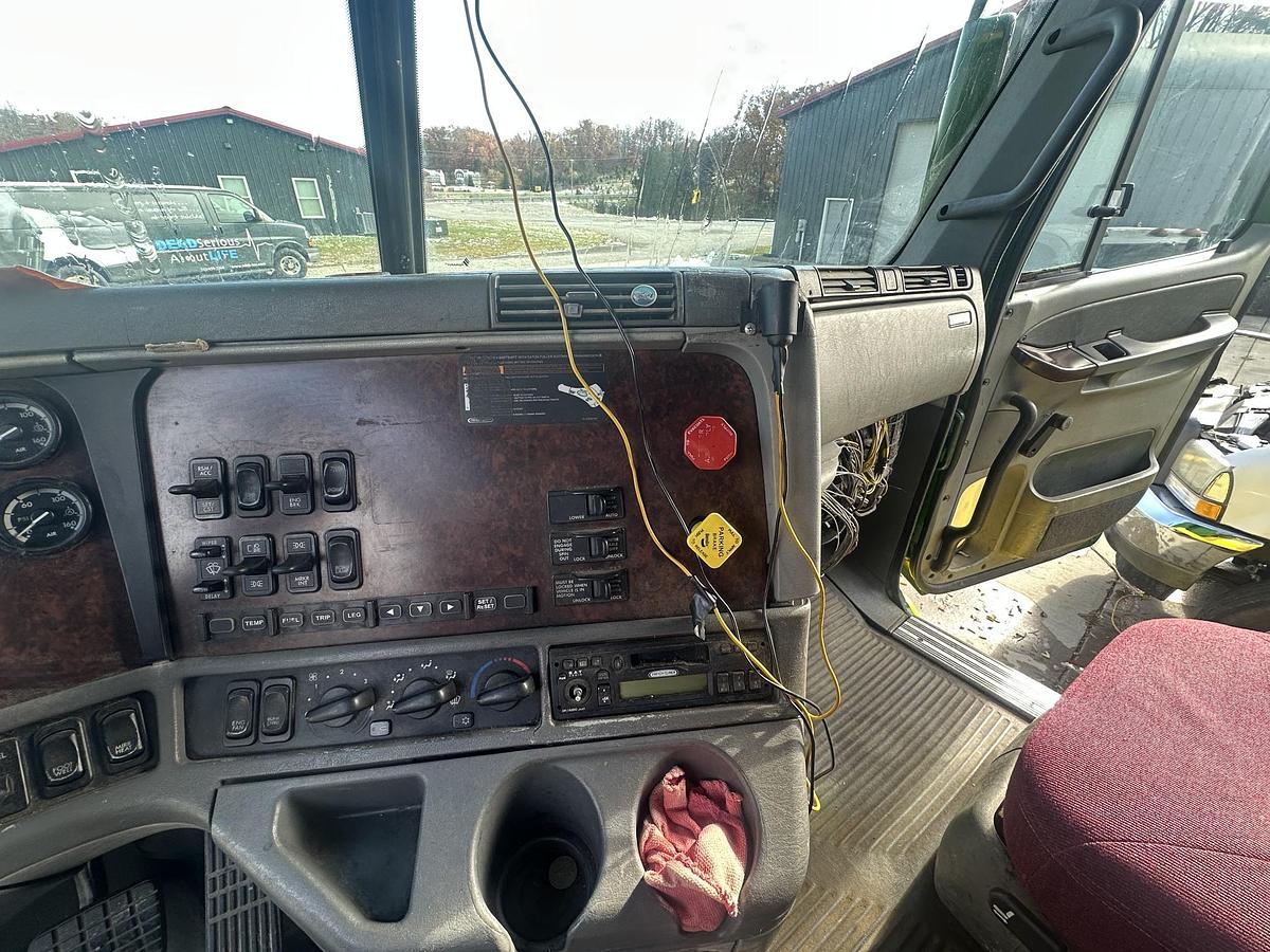 Used 2006 FREIGHTLINER Cascadia