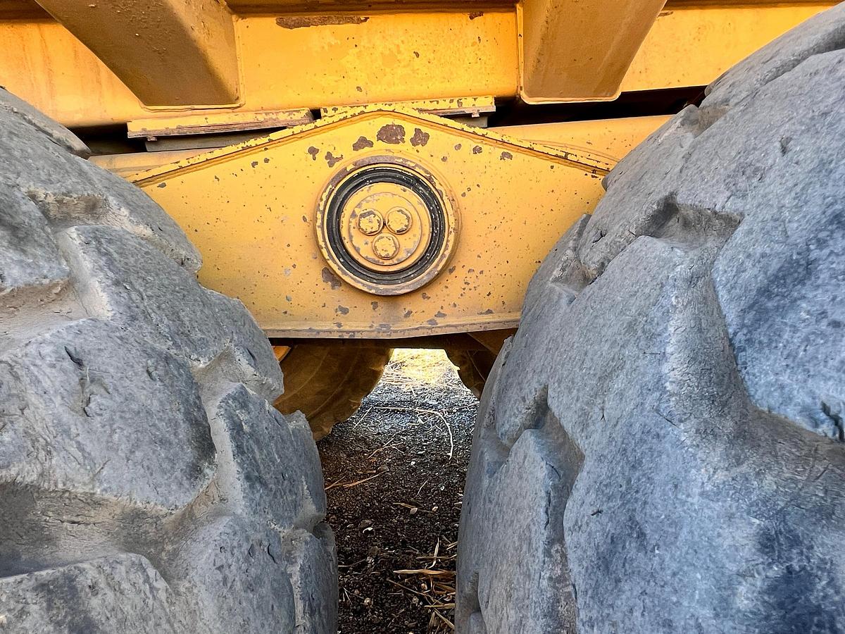 Used 2011 CATERPILLAR 740B Ej